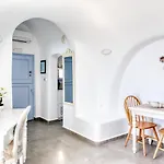 Aris Caves * Oia (Santorini)