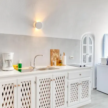 Aris Caves * Oia (Santorini)