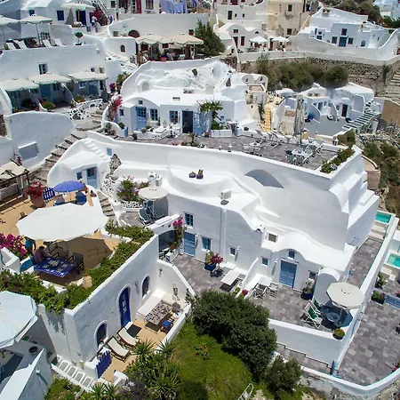 Aris Caves Oia