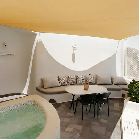 Aris Caves Oia (Santorini)