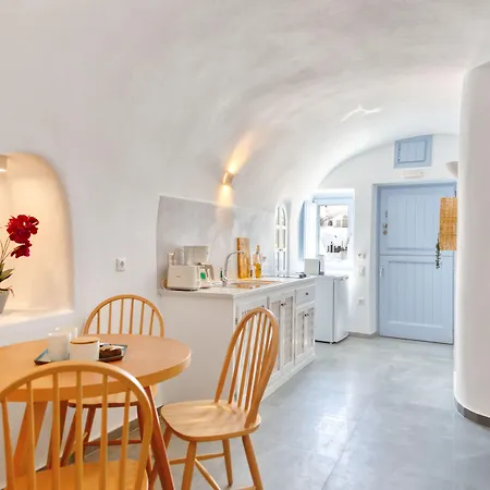 Aris Caves Apartman Ía