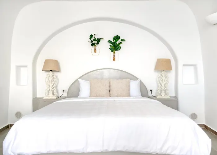 Aris Caves * Oia (Santorini)