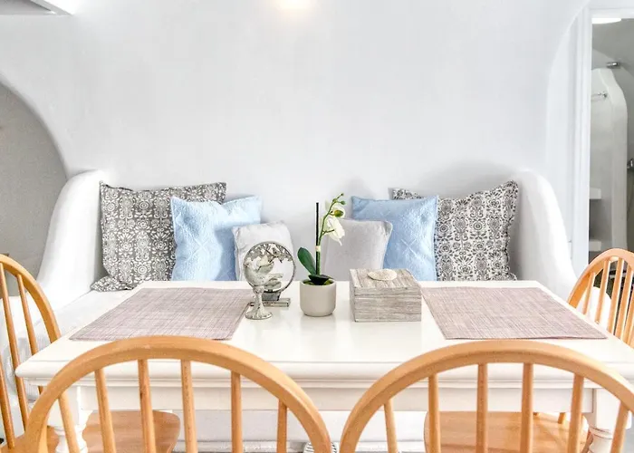 Aris Caves * Oia (Santorini)